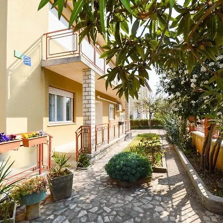Leni Apartment Pula