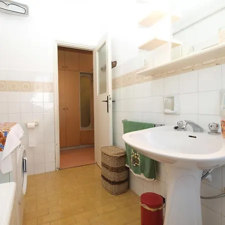 Leni Apartment *