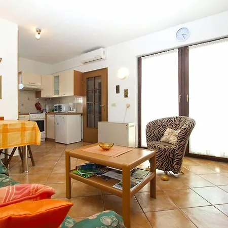 Leni Apartment *