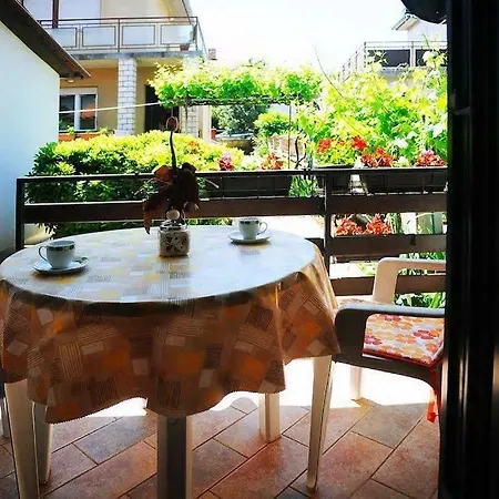 Leni Apartment *